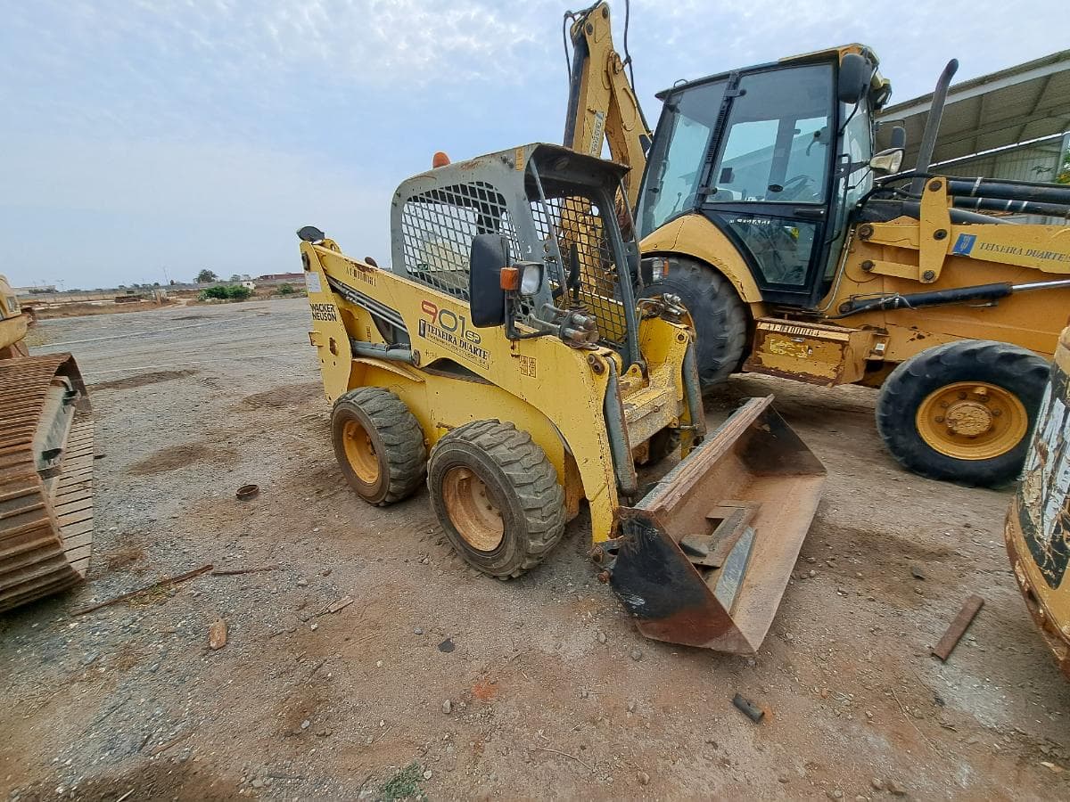 Mini pá carregadora (3 Ton.) WACKER NEUSON 901SP · Viana — image 5