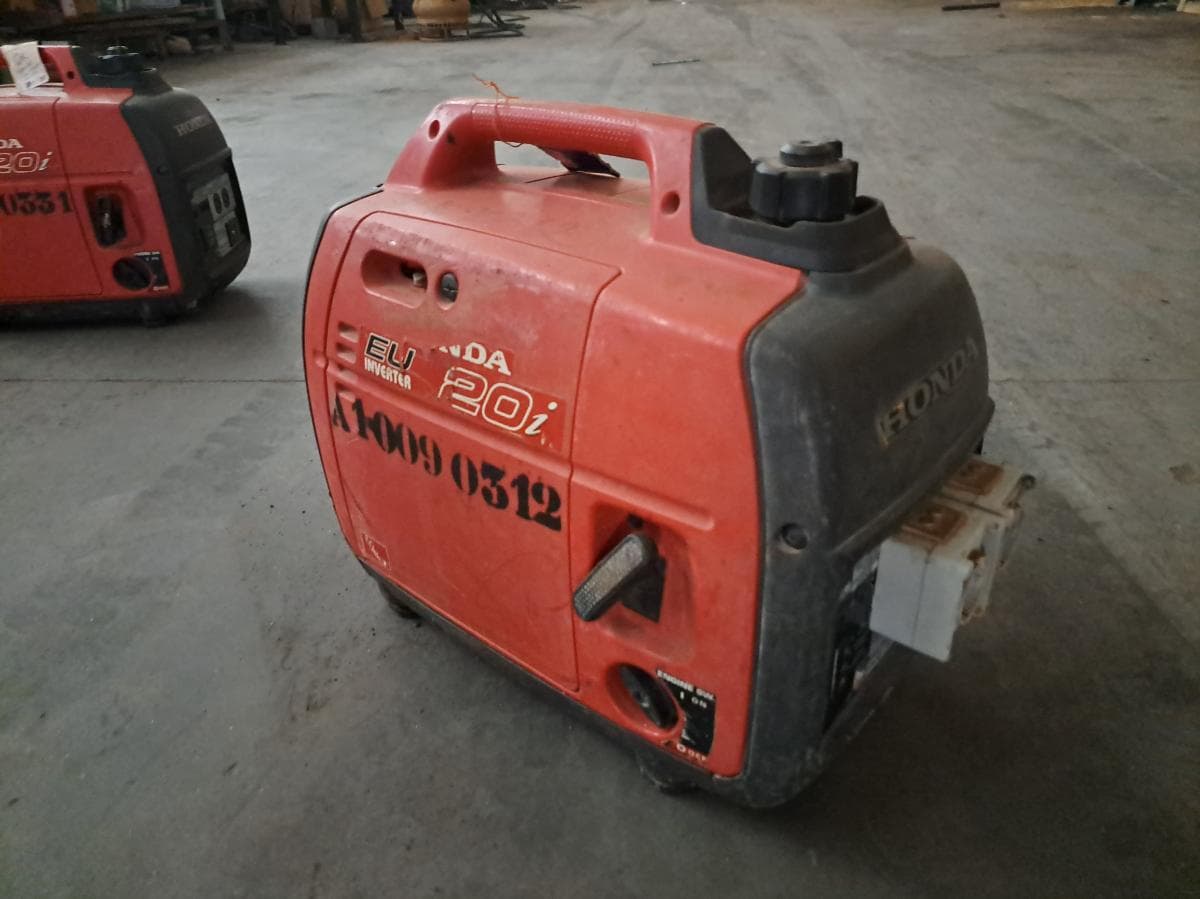 Gerador (2KVA) HONDA EU20 i · Viana — imagen 3