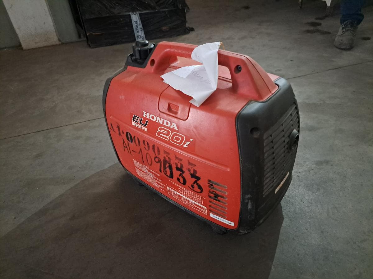 Gerador (2KVA) HONDA EU20 i · Viana — imagen 2