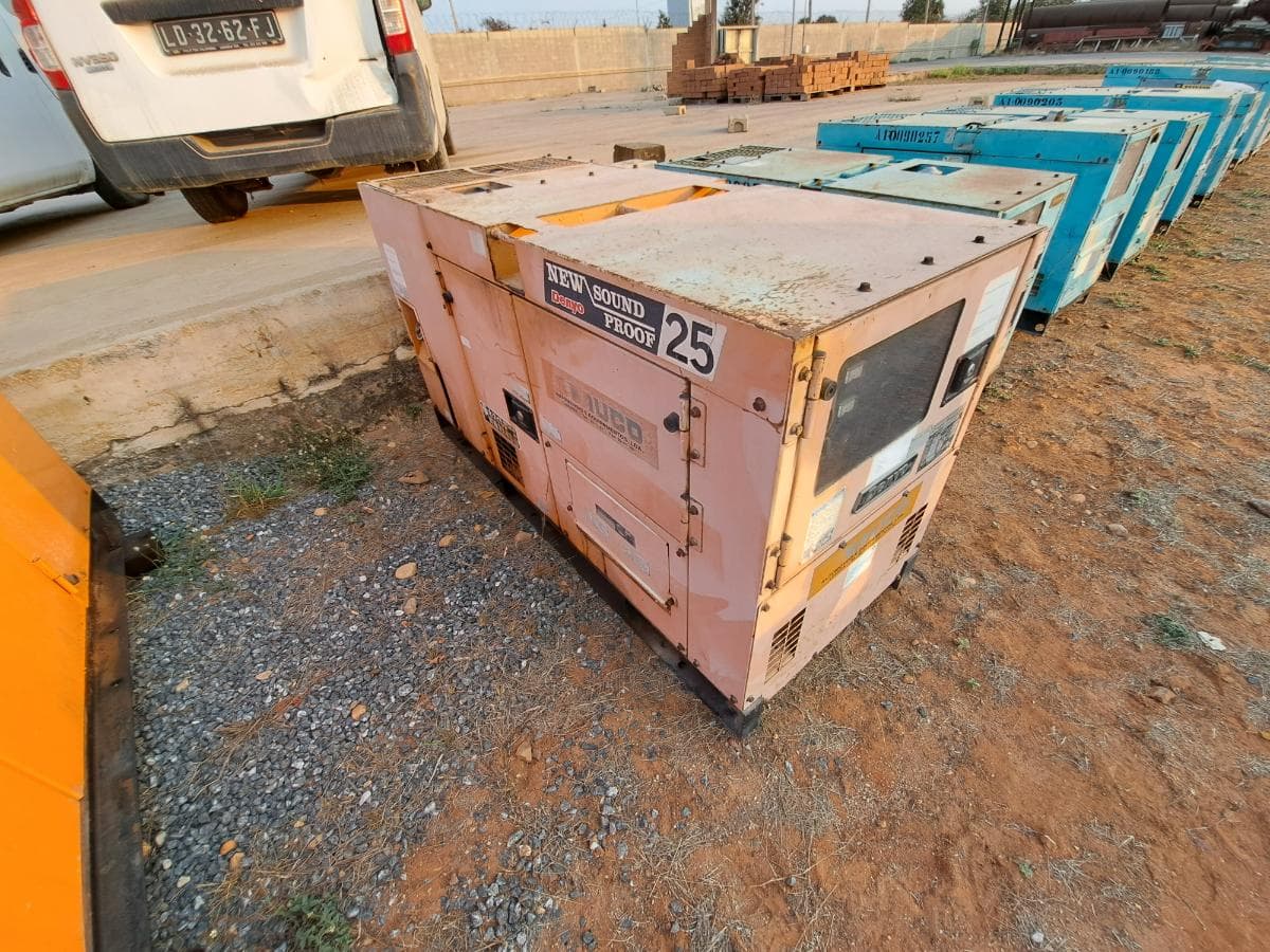Gerador (20KVA) DENYO DCA25 SPI II · Viana — image 3