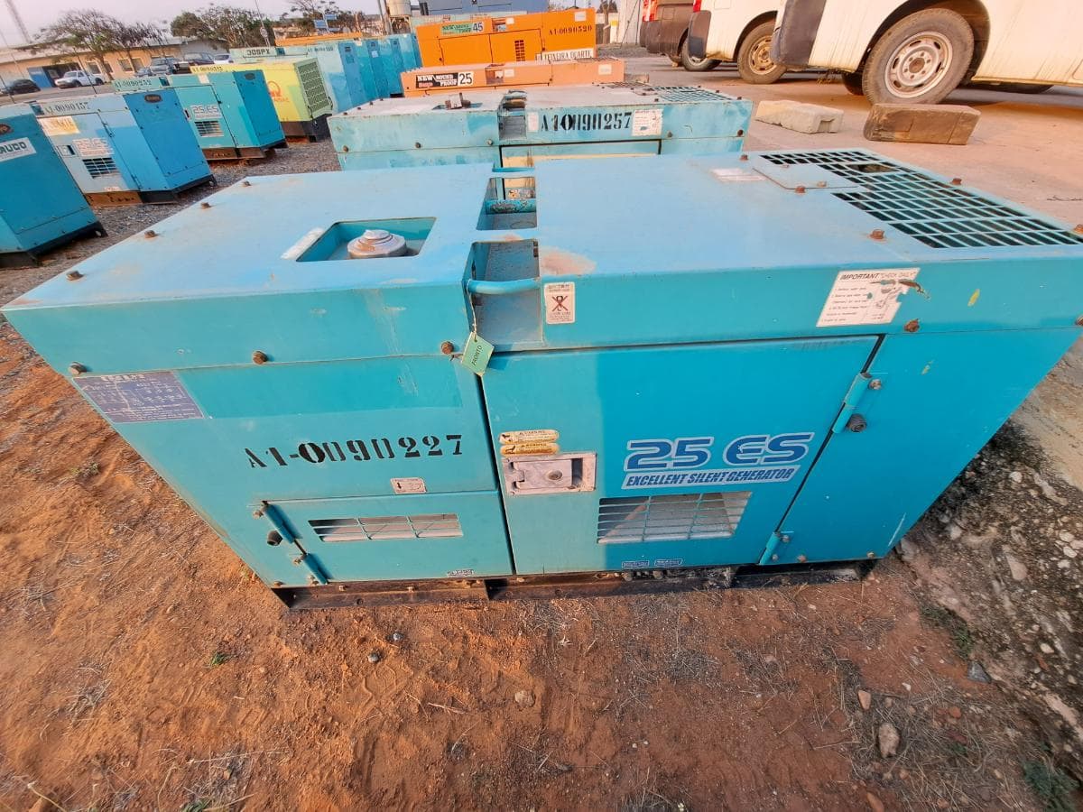Gerador (20KVA) DENYO DCA25 ESI · Viana — imagen 3
