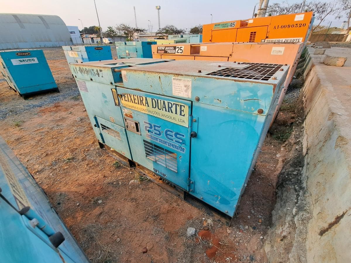 Gerador (20KVA) DENYO DCA25 ESI · Viana — imagen 1