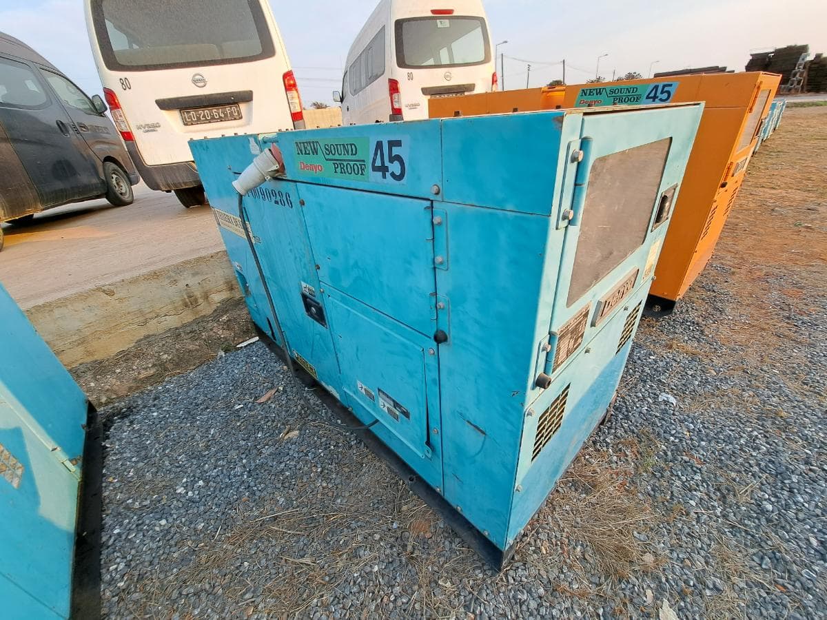 Gerador (37KVA) DENYO DCA45 SPI · Viana — imagen 2