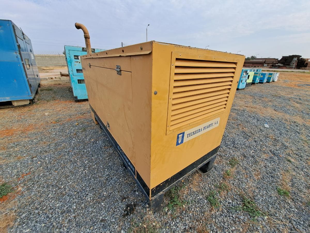 Gerador (110KVA) OLYMPIAN GE 110 · Viana — imagen 4