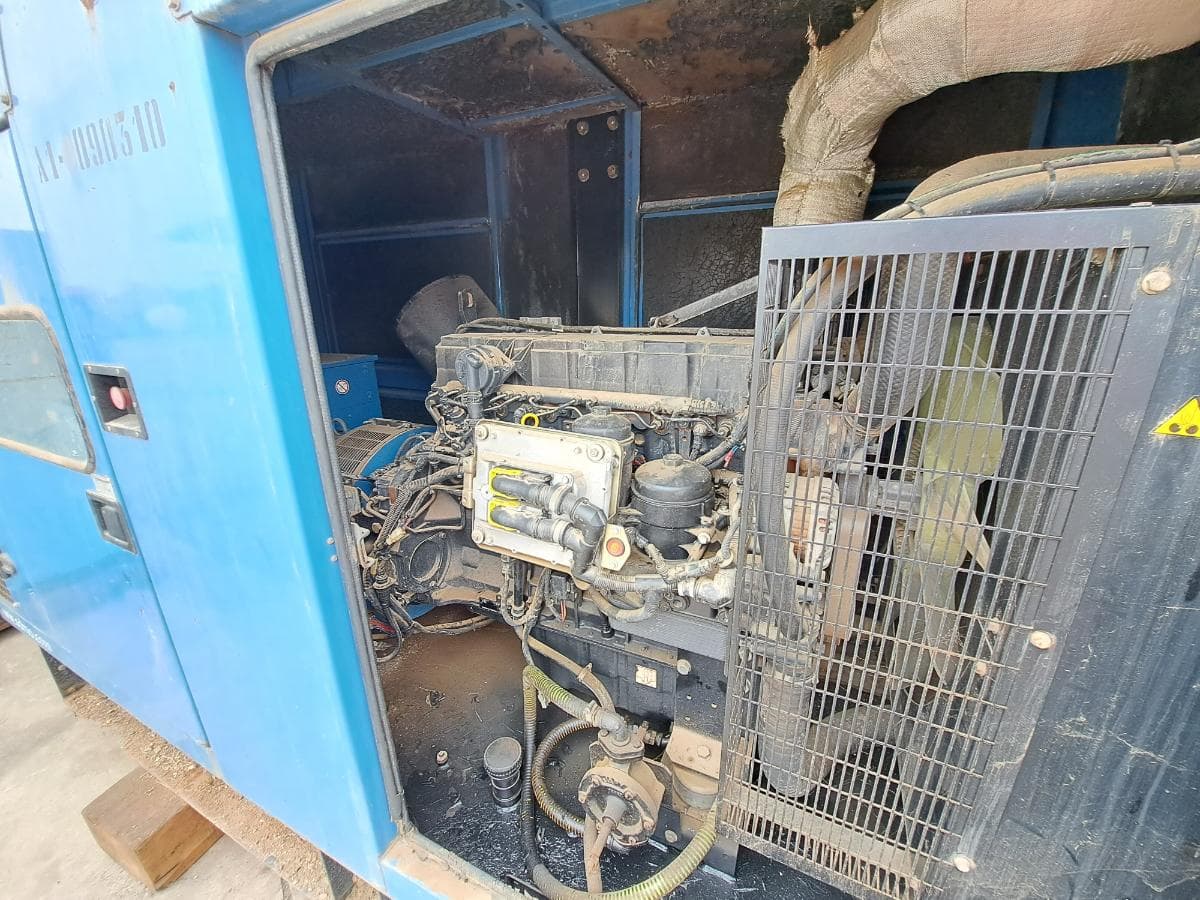 Gerador (275KVA) VOLVO SDMO V275K · Viana — image 4