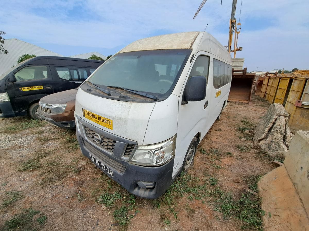 Miniautocarro NISSAN URVAN · Viana