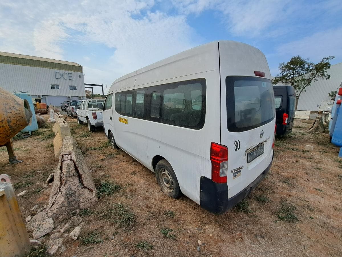 Miniautocarro NISSAN URVAN · Viana — imagen 4