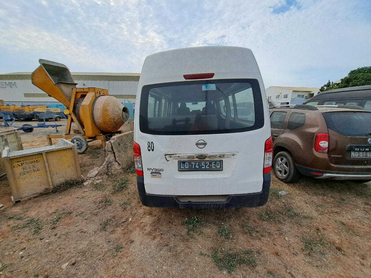 Miniautocarro NISSAN URVAN · Viana — imagen 5