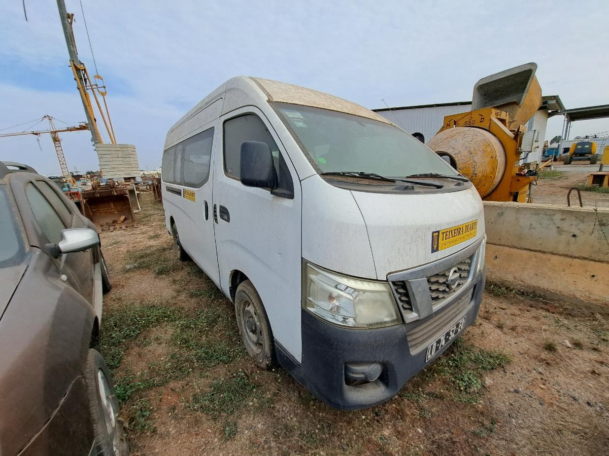 Miniautocarro NISSAN URVAN · Viana — imagen 7