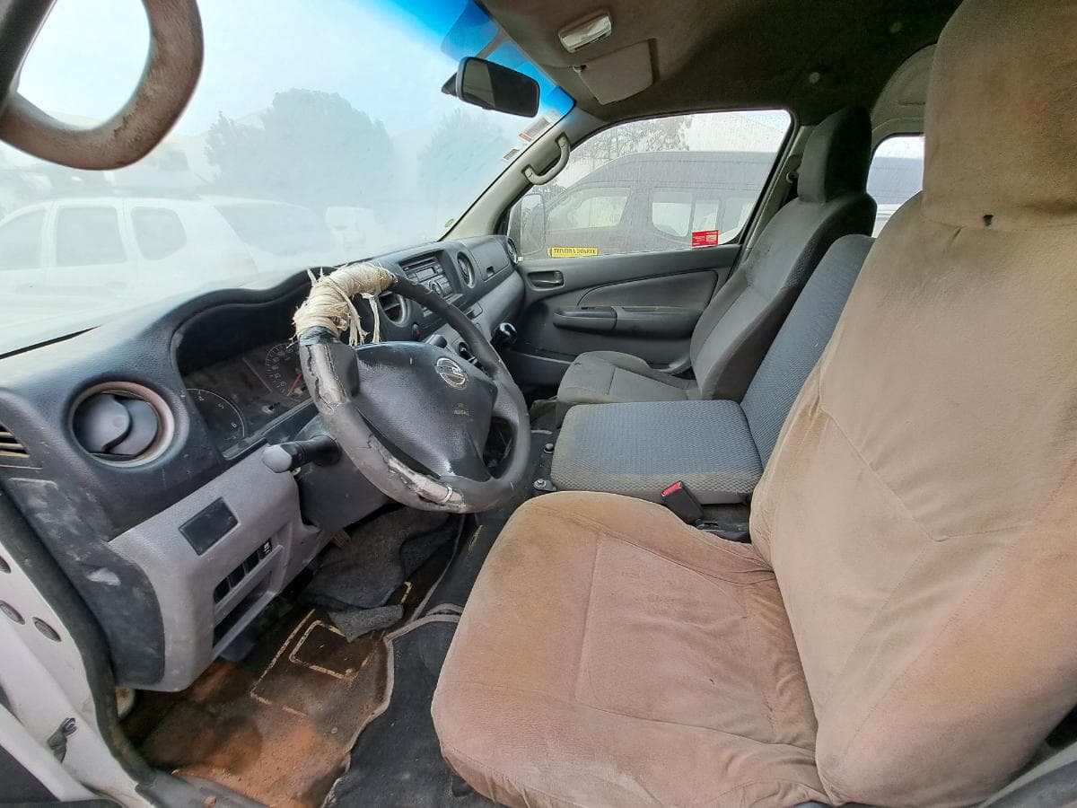 Miniautocarro NISSAN URVAN · Viana — imagen 8