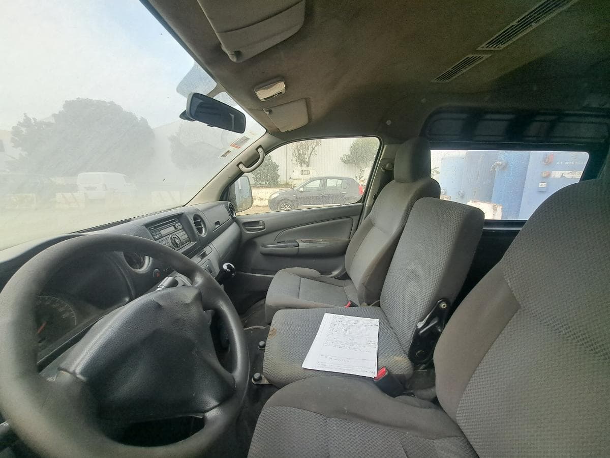 Miniautocarro NISSAN URVAN · Viana — imagem 2