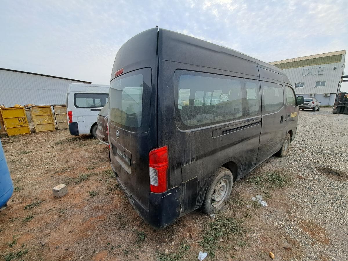 Miniautocarro NISSAN URVAN · Viana — imagem 4