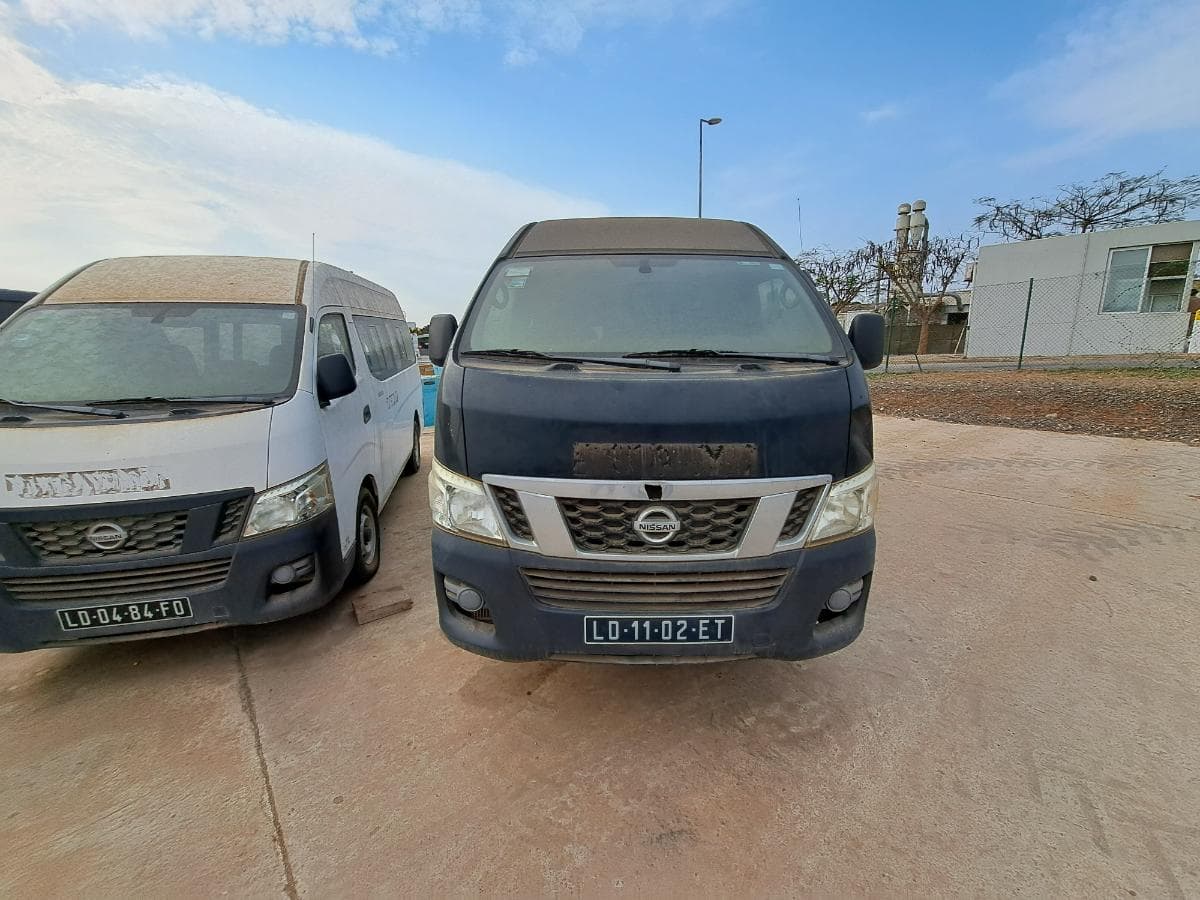 Miniautocarro NISSAN URVAN · Viana — imagen 3