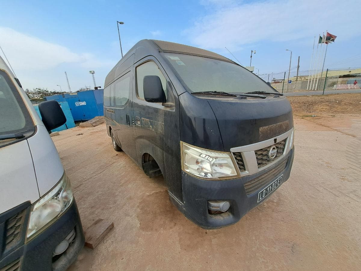 Miniautocarro NISSAN URVAN · Viana — imagen 9