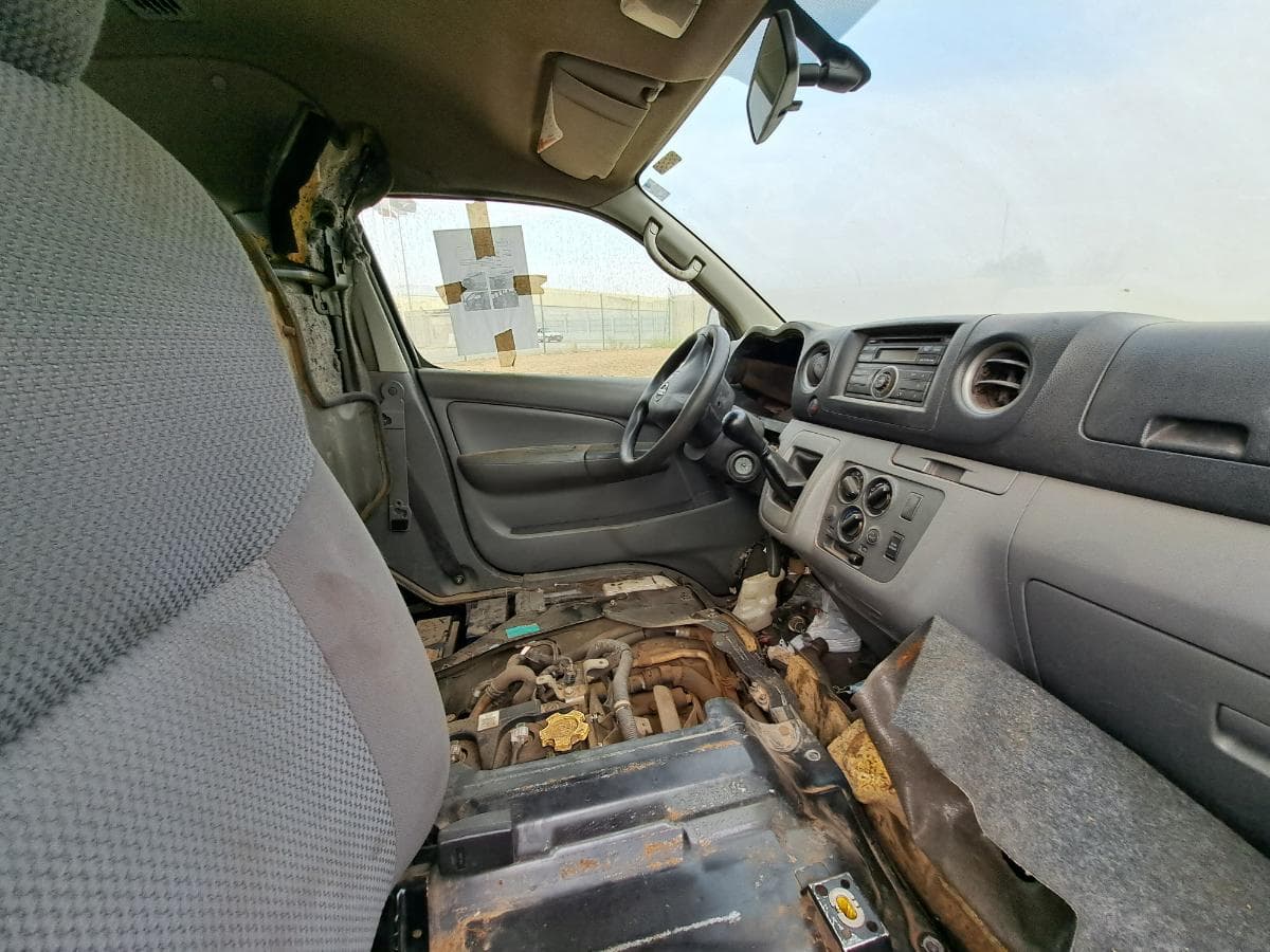 Miniautocarro NISSAN URVAN · Viana — imagen 6