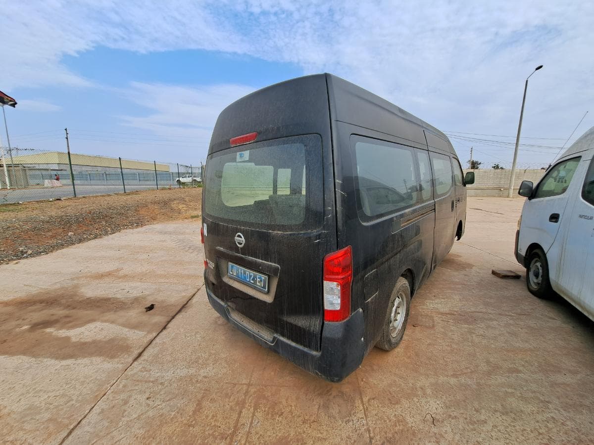 Miniautocarro NISSAN URVAN · Viana — imagen 4