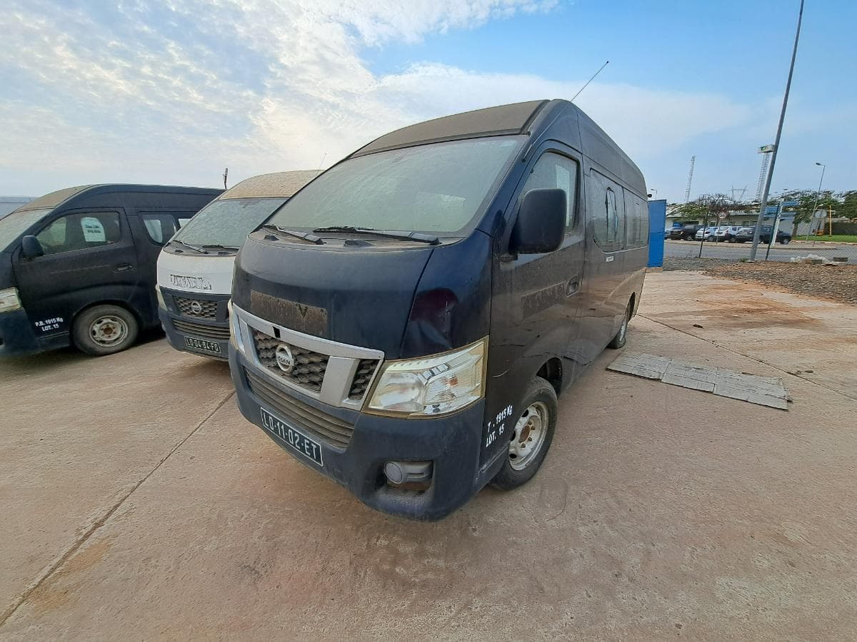 Miniautocarro NISSAN URVAN · Viana — imagen 1