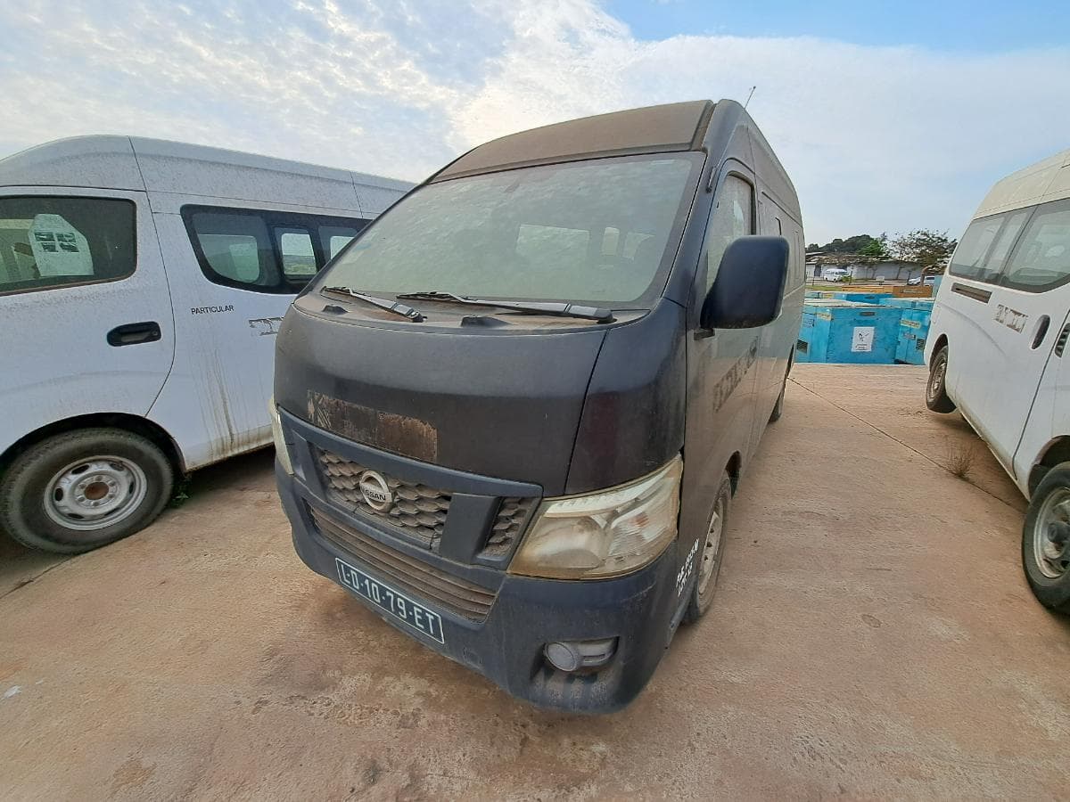 Miniautocarro NISSAN URVAN · Viana — imagen 1