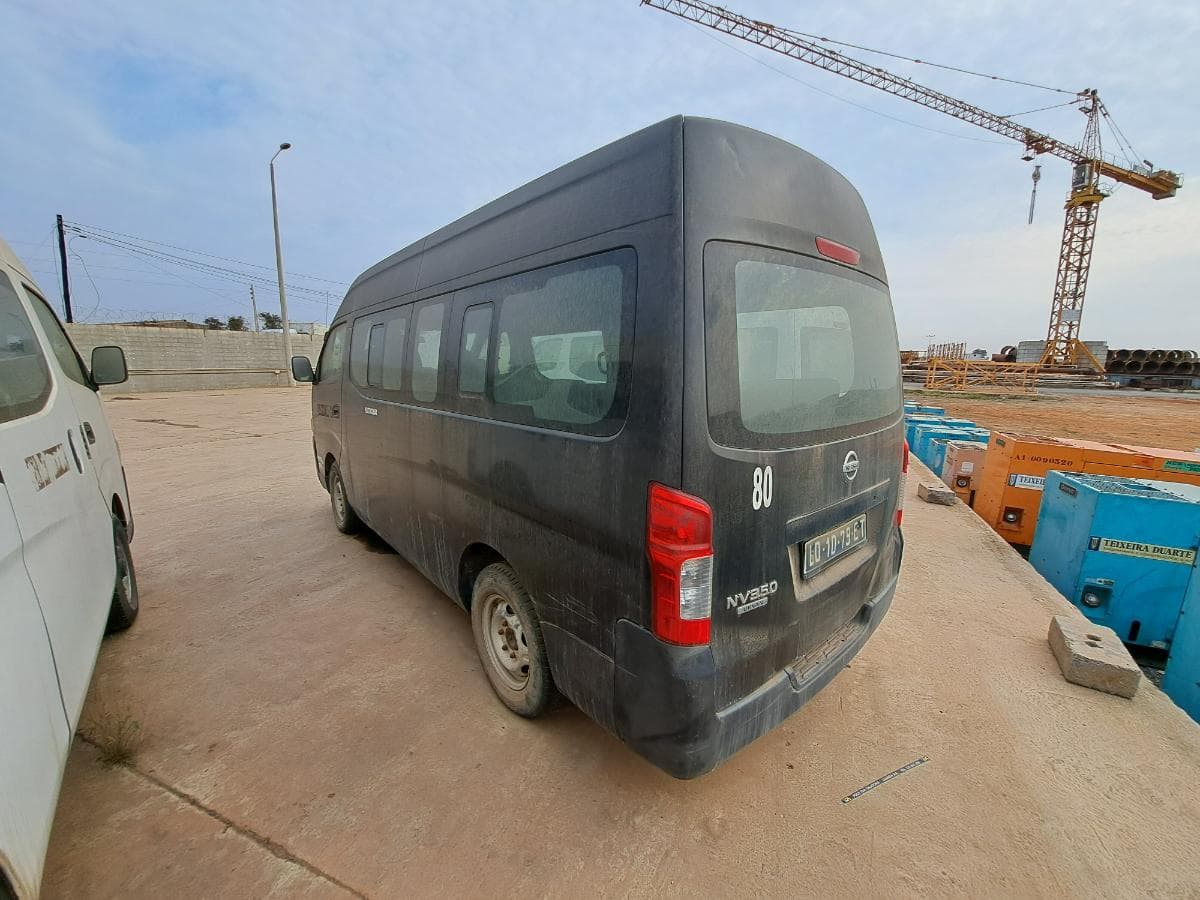 Miniautocarro NISSAN URVAN · Viana — imagen 2