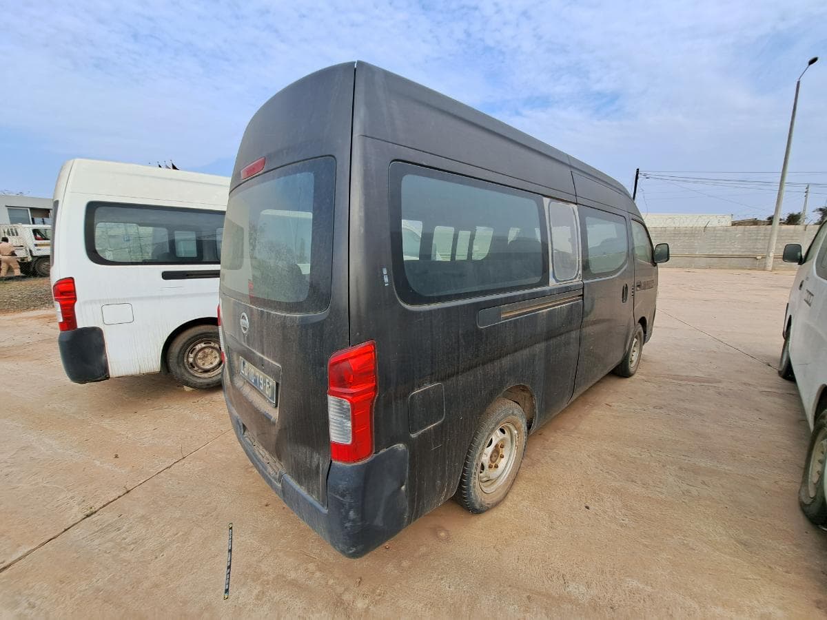Miniautocarro NISSAN URVAN · Viana — imagen 9