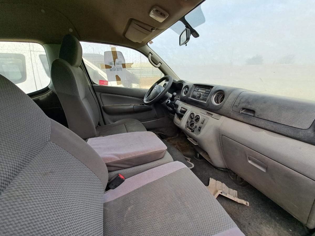 Miniautocarro NISSAN URVAN · Viana — imagen 6
