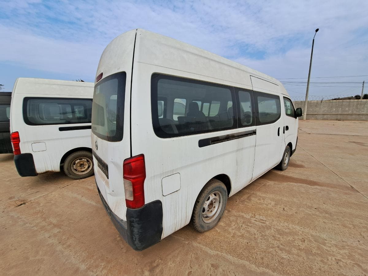 Miniautocarro NISSAN URVAN · Viana — imagen 8