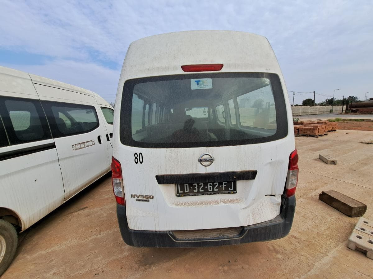 Miniautocarro NISSAN URVAN · Viana — imagen 6