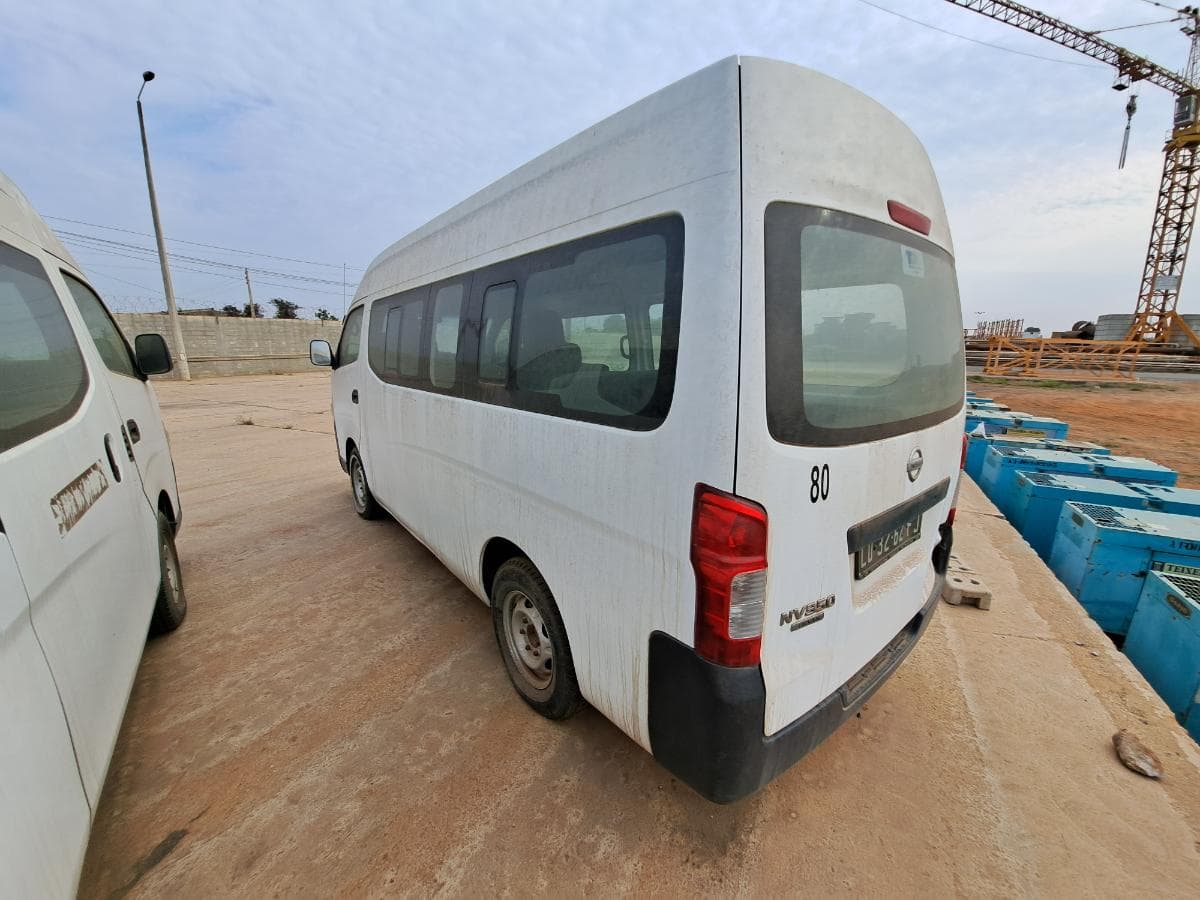 Miniautocarro NISSAN URVAN · Viana — imagen 5