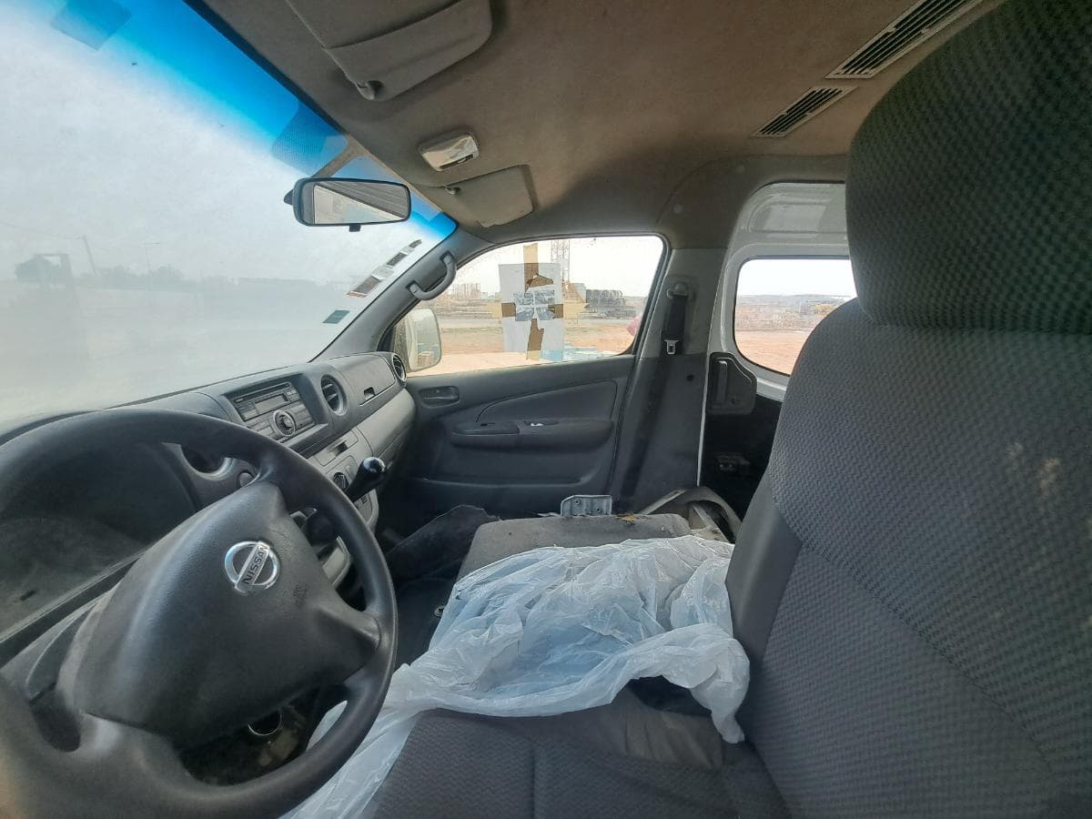 Miniautocarro NISSAN URVAN · Viana — imagen 3