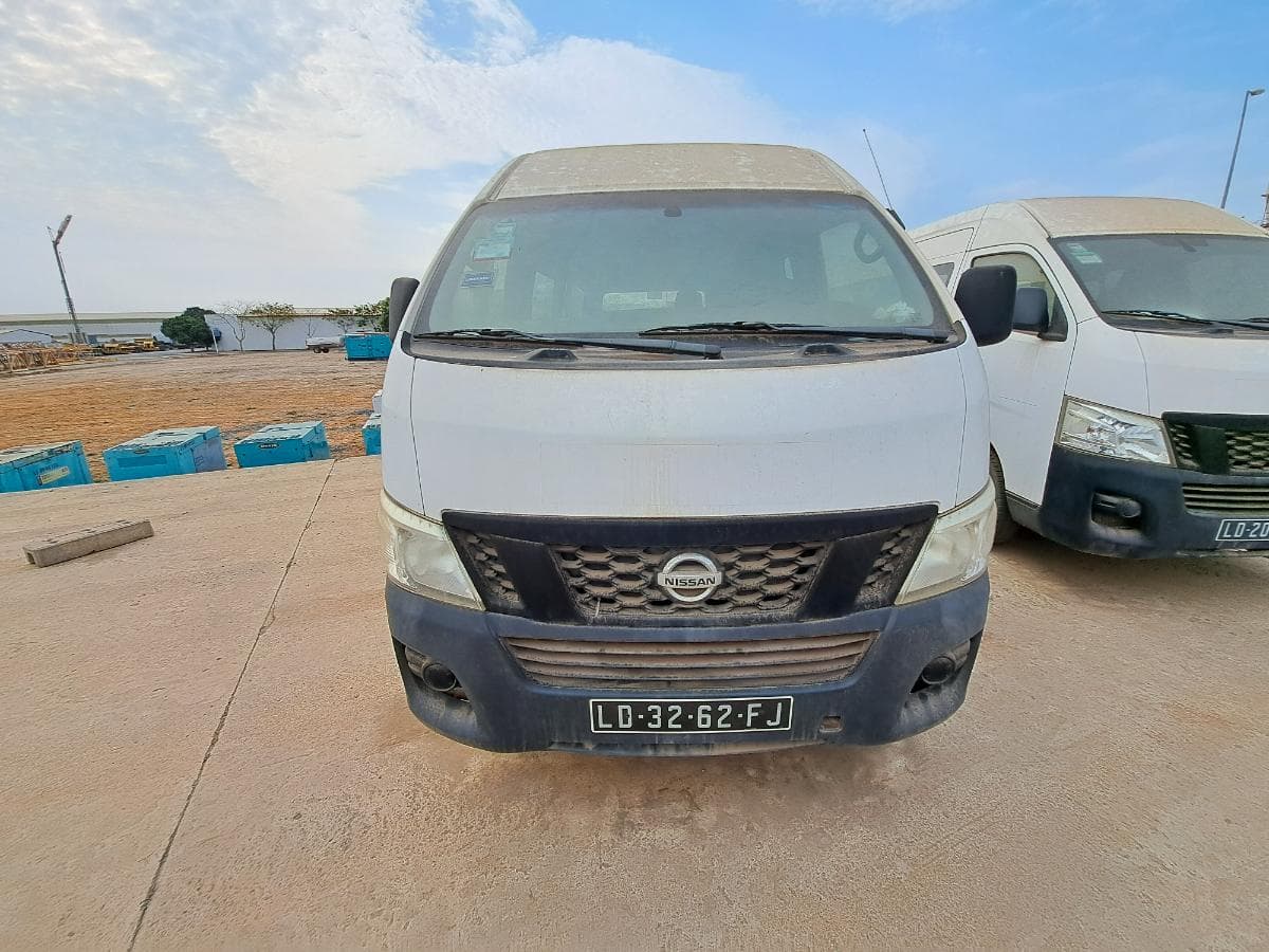 Miniautocarro NISSAN URVAN · Viana — imagen 7