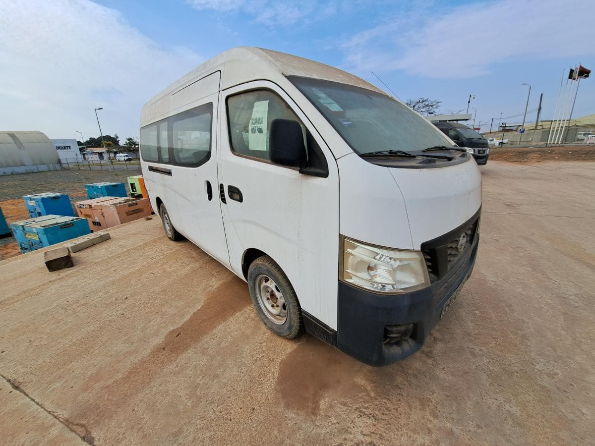 Miniautocarro NISSAN URVAN · Viana — imagen 9
