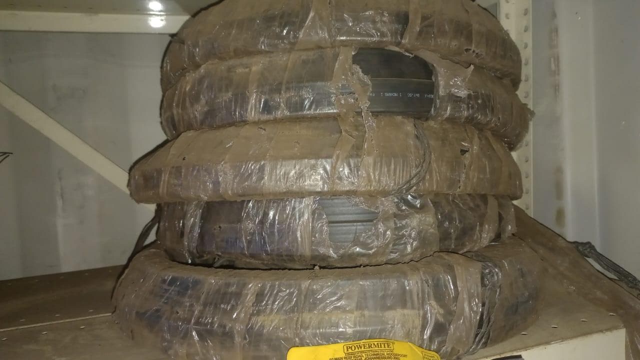Armaduras de Candeeiros + Armaduras de Candeeiros + Armaduras de Candeeiros + Armaduras de Candeeiros + Perfís Metálicos L + Perfís Metálicos U + Diversos + Fichas + Bichas Pl2 plásticas + Transformadores de Corrente + Alicates grandes + Kit de Junção para Cabos + Fichas + Anilhas + Válvulas de encaixe + Cotovelos machos plasticos + CleanFit + Válvulas de Conexão + Niples + SuperLok + Grampos de Massa + Superlok fittings + HendiFit + Abraçadeiras Plásticas + HandiFit + Terminal de cabos CCG Iplus + Cabo de Rede + Circuit Breaker + Fitas inoxidáveis + Lâmpadas Florescentes Philips + Diversos + Glândulas de Compressão + Placas de montagem + Perfís Metálicos em L, parafucos e porcas + Cabo de rede + Arame Galvanizado + Peças metálicas + Parafusos com porcas em T + Buchas de Redução + Tubo Flexível + Cabo Eléctrico + Cabo Flexível + Armadura para Lampadas + Barras de junção + Diversos + Diversos parafusos com molas. + Armaduras Para Candeeiros + Rede para sombra + Cabo de Rede + Cabos de proteçao contra corrosão + Glandulas de Compressão + Glandulas de Compressão + Glandulas de Compressão + Glandulas de Compressão + Glandulas de Compressão + Glandulas de Compressão + Perfís metálicos + Glandulas de Compressão + Olofote + Diversos + Diversos + Diversos + Diversos + Rolos de cabos + Armaduras para Candeeiros + Porcas 10" + Glandulas de Compressão + Tampas de Condução + Diversos + Suporte de Condensador + Hanger Conp + Fichas + Programadores Siemens + Terminais + Cabo de Rede + Diversos + Diversos + Diversos + Corrente + Parafusos + Diversos + Glandulas de Compressão + Diversos + Glandulas de Compressão + Glandulas de Compressão + Grampos + Suportes Metálicos + Suportes metálicos + Diverso + Glandulas de Compressão + Olofotes + Armaduras para Lâmpadas + Rolos de Corrente + Diversos + Porcas + Olofotes + Diversos + Transmissor de Pressão + Peventores de Incêndio + Diversos + Diversos + Cabo Eléctrico + Diversos + Diversos + Digitor + Diversos + Connection + Diversos + Diversos + Censor + ROTHERBERGER 50-127mm 2"-5" OD + Diverso + Roda de medição + Contentor de 40P · — imagen 63