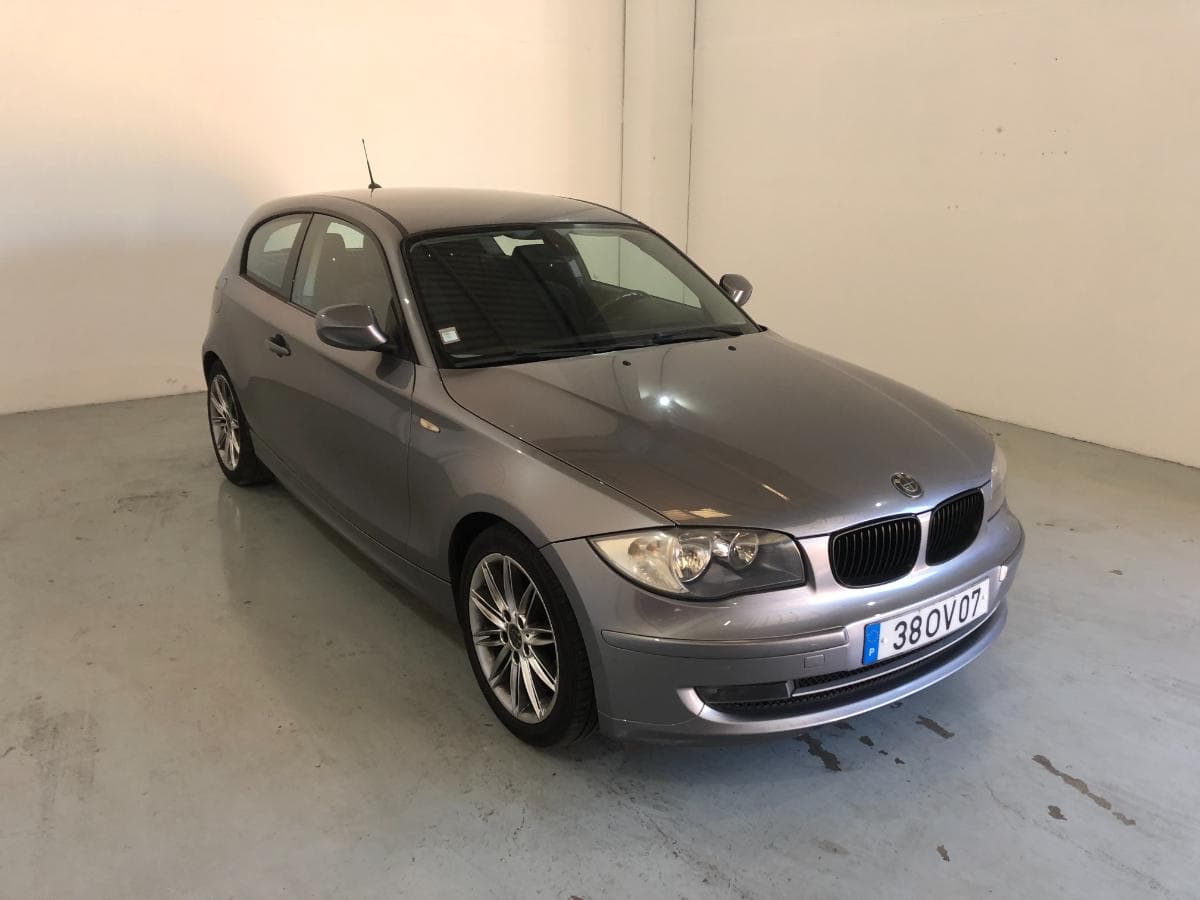 BMW 118D · Ano 2011 — imagen 1