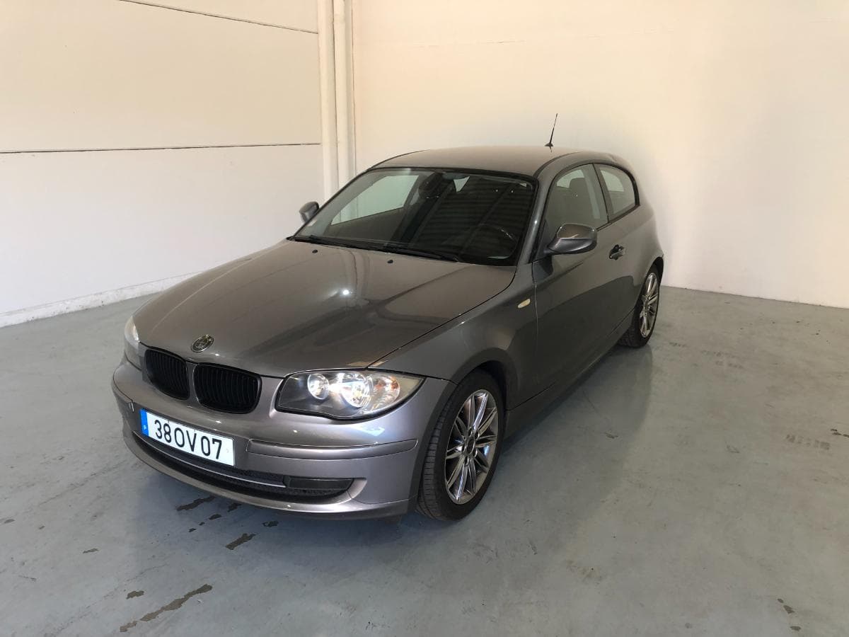 BMW 118D · Ano 2011 — imagen 3