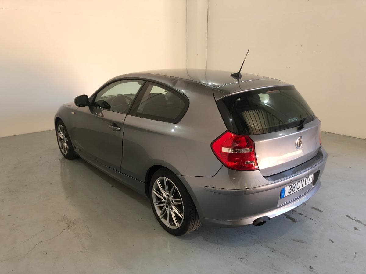 BMW 118D · Ano 2011 — imagen 4