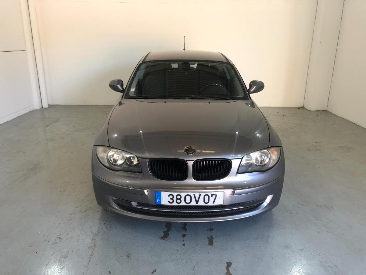 BMW 118D · Ano 2011 — imagen 2