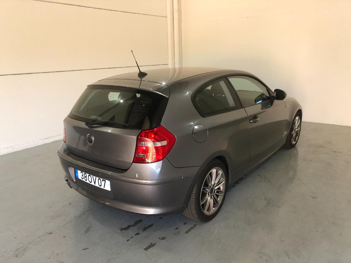 BMW 118D · Ano 2011 — imagen 6