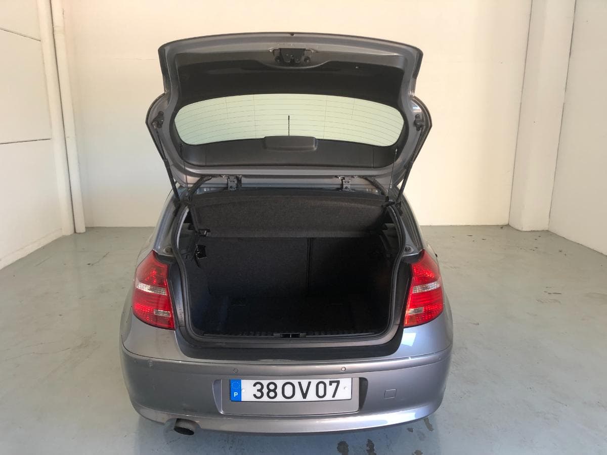 BMW 118D · Ano 2011 — imagen 7