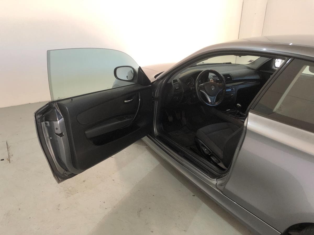 BMW 118D · Ano 2011 — imagen 18
