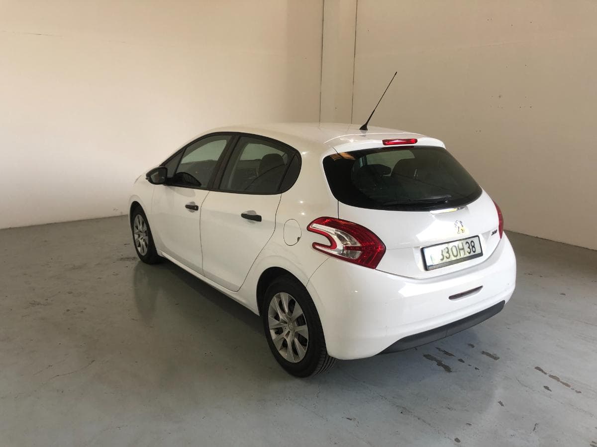 Peugeot 208 · Ano 2014 — image 4