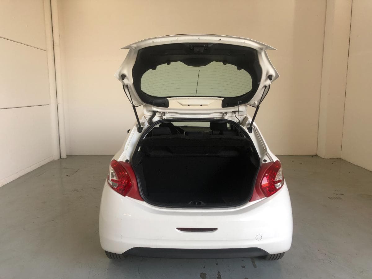 Peugeot 208 · Ano 2014 — image 7