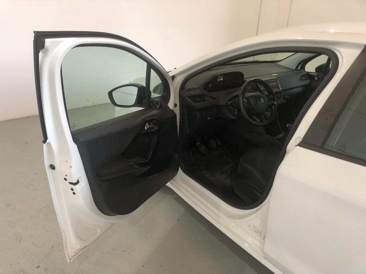 Peugeot 208 · Ano 2014 — image 17