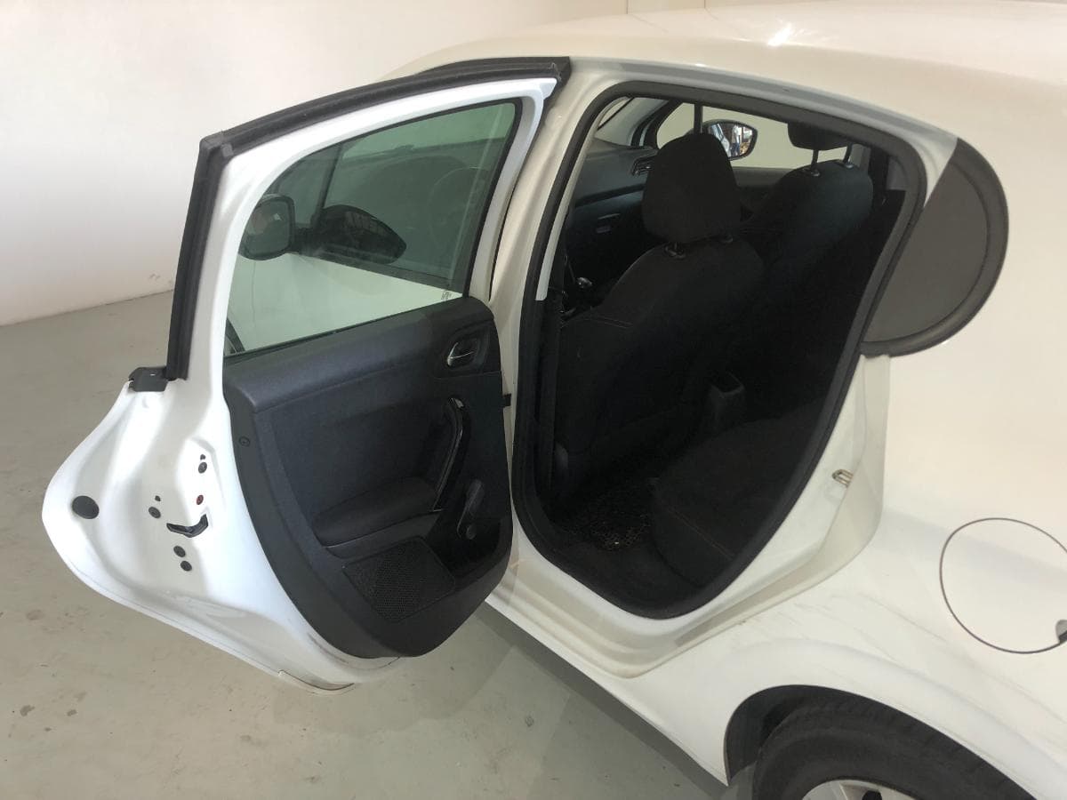 Peugeot 208 · Ano 2014 — image 18