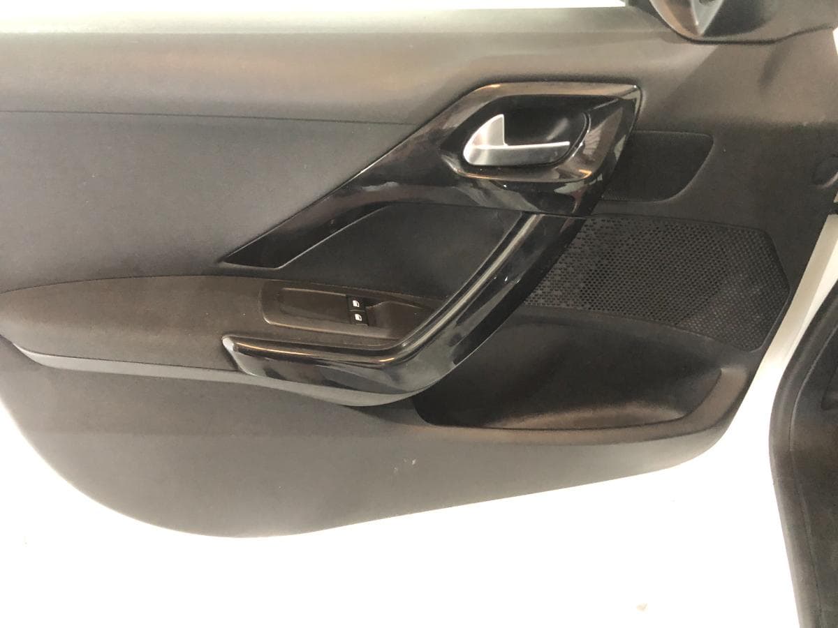 Peugeot 208 · Ano 2014 — image 21