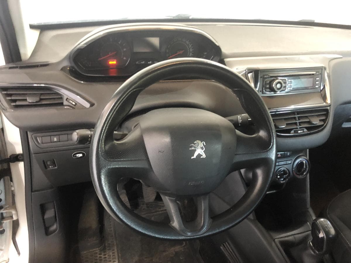 Peugeot 208 · Ano 2014 — image 22