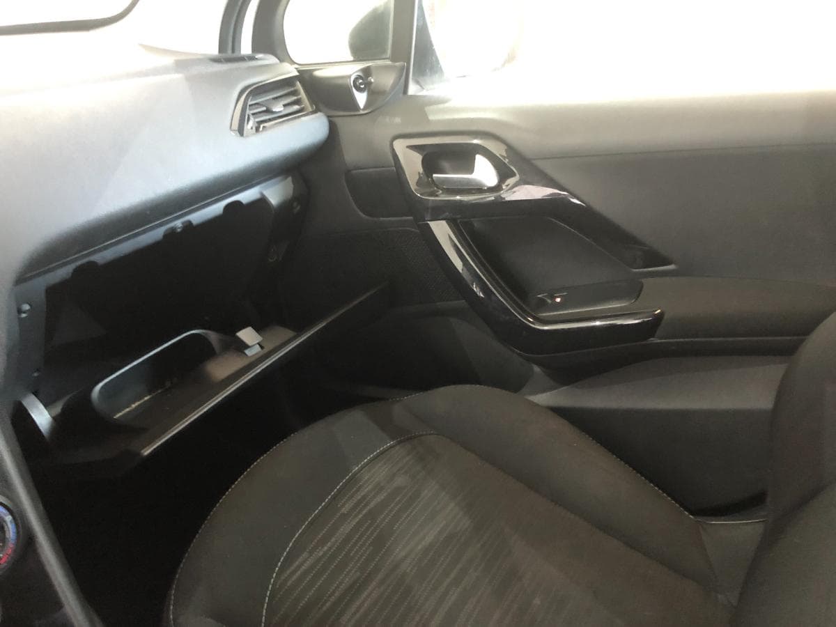 Peugeot 208 · Ano 2014 — image 27