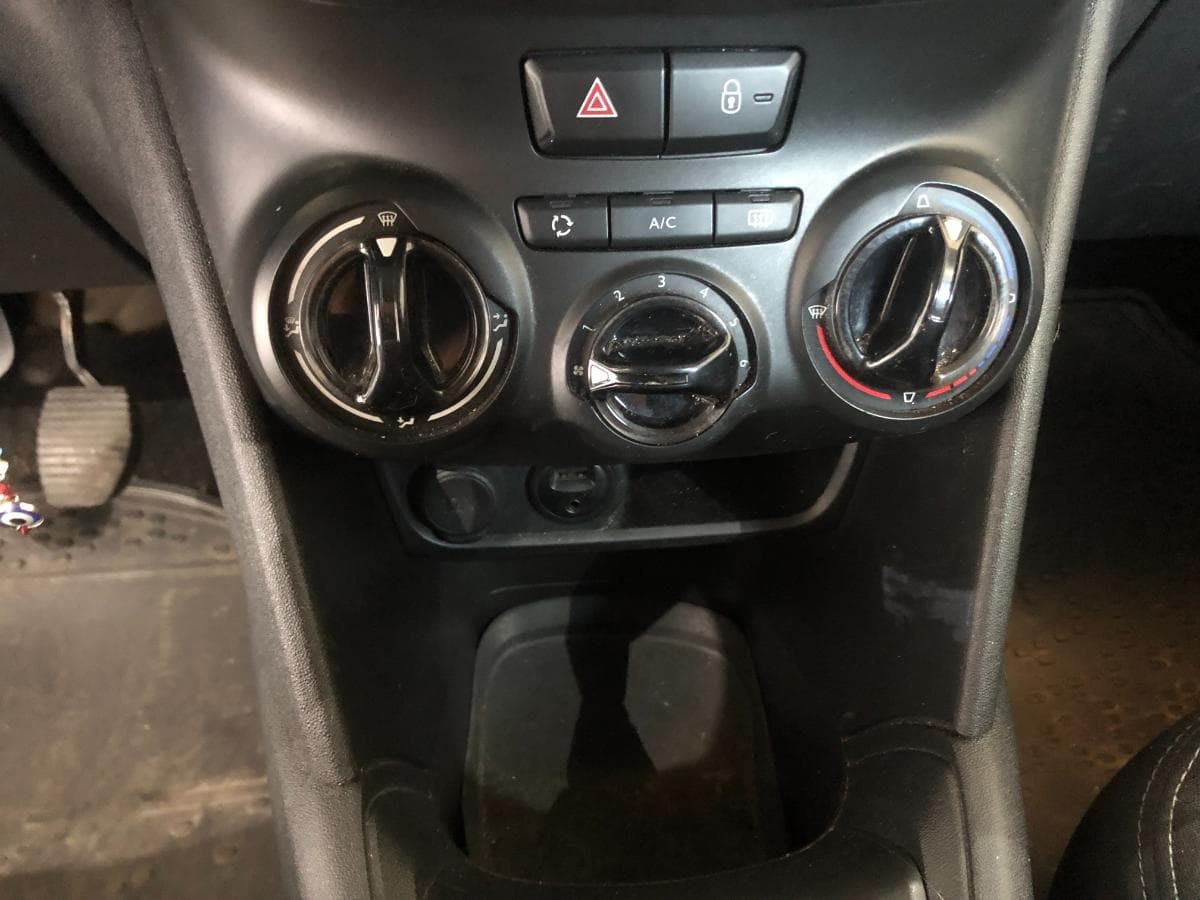 Peugeot 208 · Ano 2014 — image 31