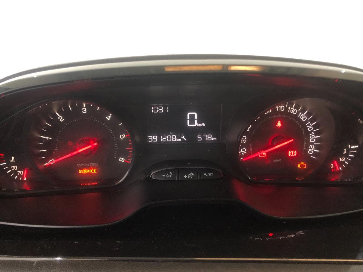 Peugeot 208 · Ano 2014 — image 30
