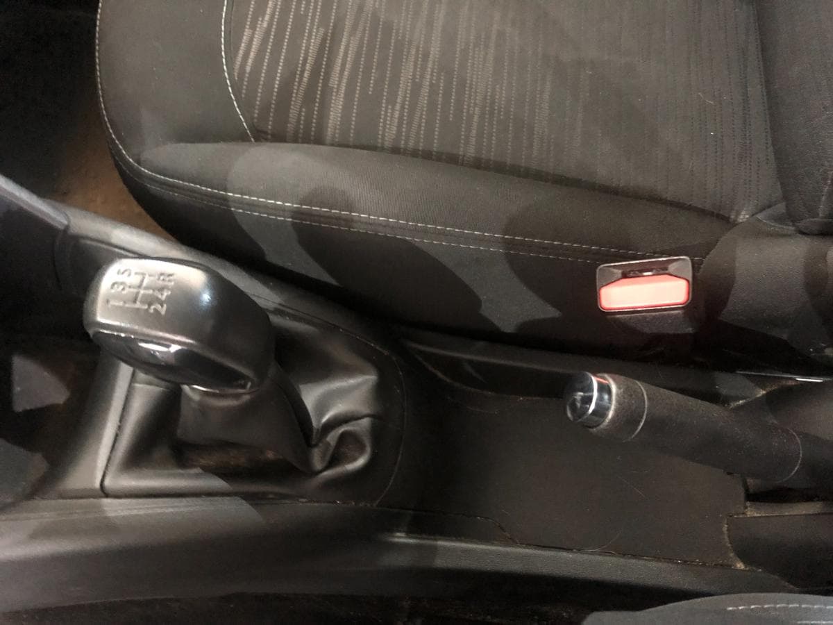 Peugeot 208 · Ano 2014 — image 32