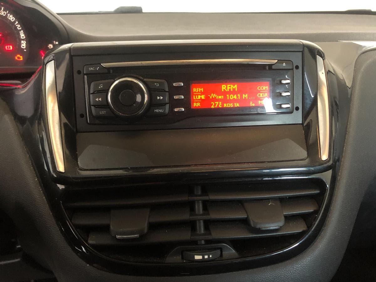Peugeot 208 · Ano 2014 — image 33